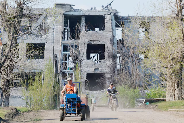 image Russia takes full control of Ukraine&#8217;s Luhansk region, official says
